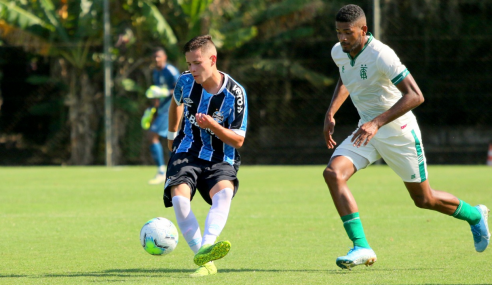 Com um a menos, América-MG vira em cinco minutos e vence Grêmio pelo Brasileirão sub-20