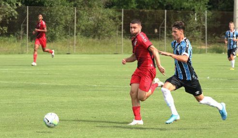 De virada, Athletico-PR larga na frente do Grêmio nas quartas do Brasileirão sub-17