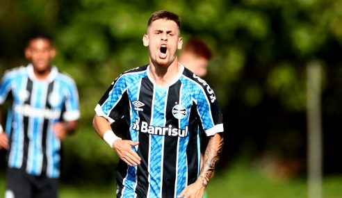 Grêmio goleia Chapecoense e se aproxima do G-8 do Brasileirão sub-20