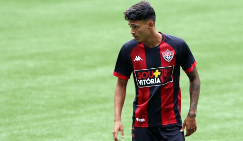Vitória renova com zagueiro titular do sub-20