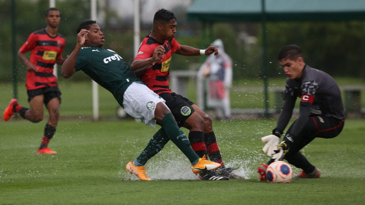 Goleiro pega pênalti e garante classificação do Palmeiras no Paulistão Sub-20