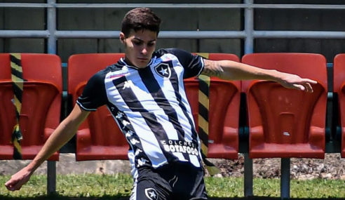 Botafogo pode perder dois volantes da base em fim de contrato