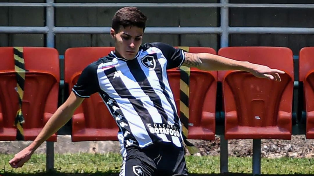 Botafogo pode perder dois volantes da base em fim de contrato