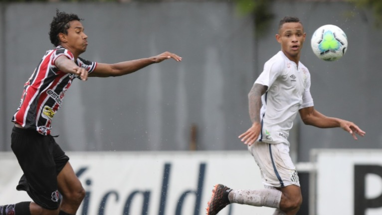 Santos bate Santa Cruz, mas vê adversários vencerem e é eliminado do Brasileirão de Aspirantes