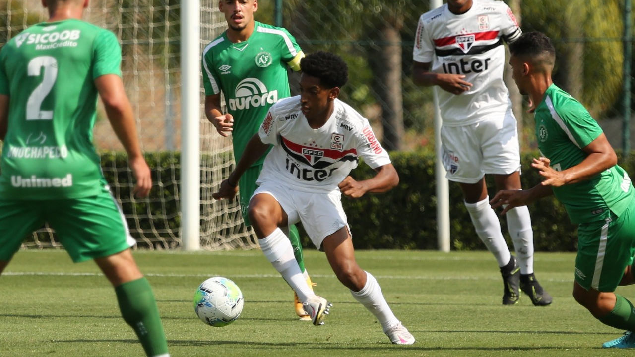 São Paulo tropeça em casa diante da Chapecoense, pelo Brasileirão Sub-20