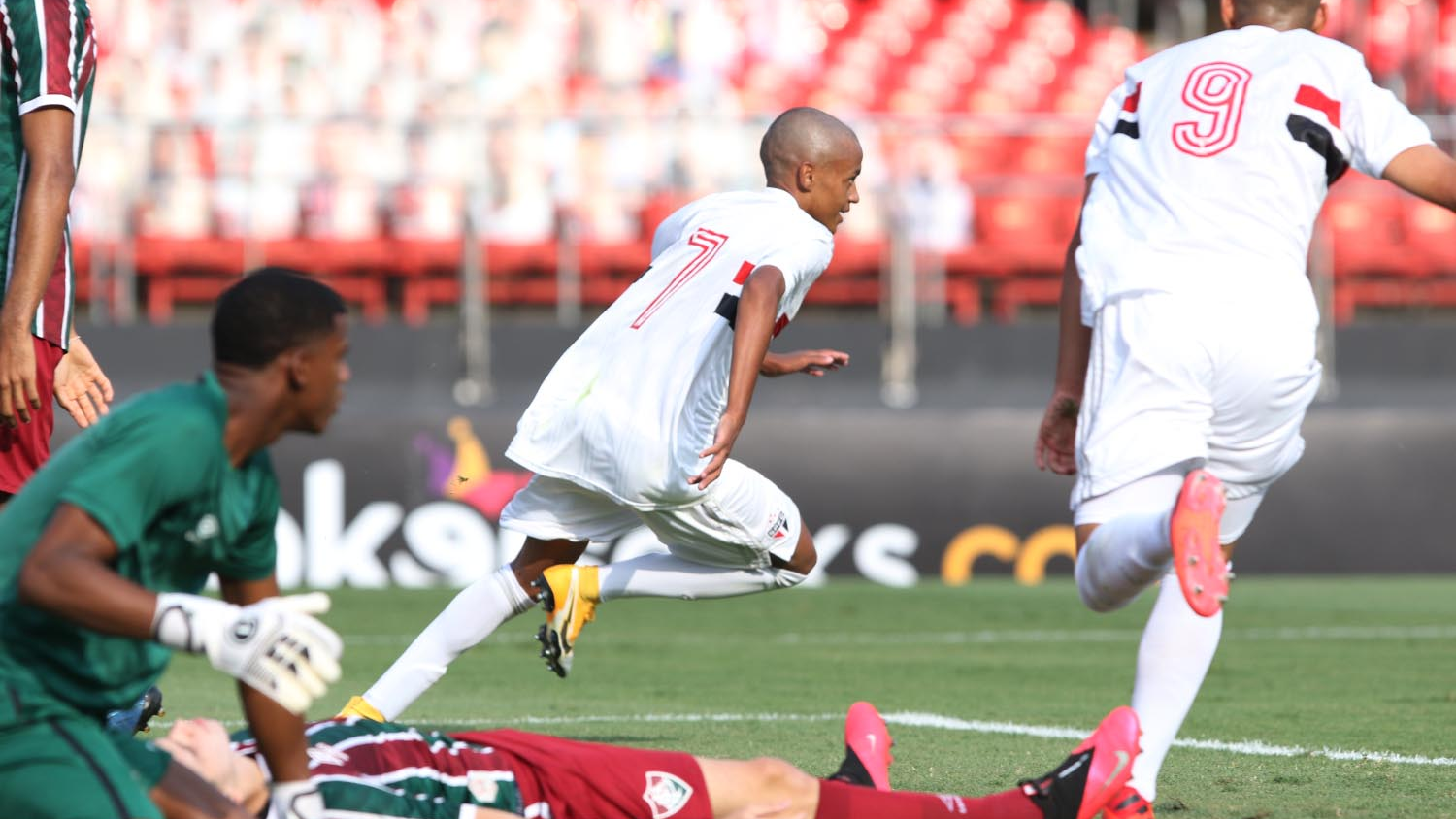 São Paulo vence Fluminense e larga em vantagem  nas semifinais do Brasileirão Sub-17