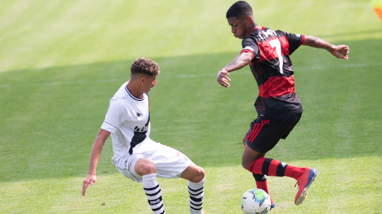 Vasco sai atrás, mas busca empate com o Flamengo pelo Brasileirão sub-20