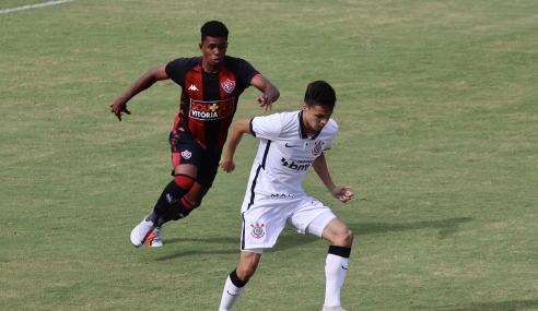 Vitória bate Corinthians, entra no G-8 e tira paulistas da liderança do Brasileirão sub-20