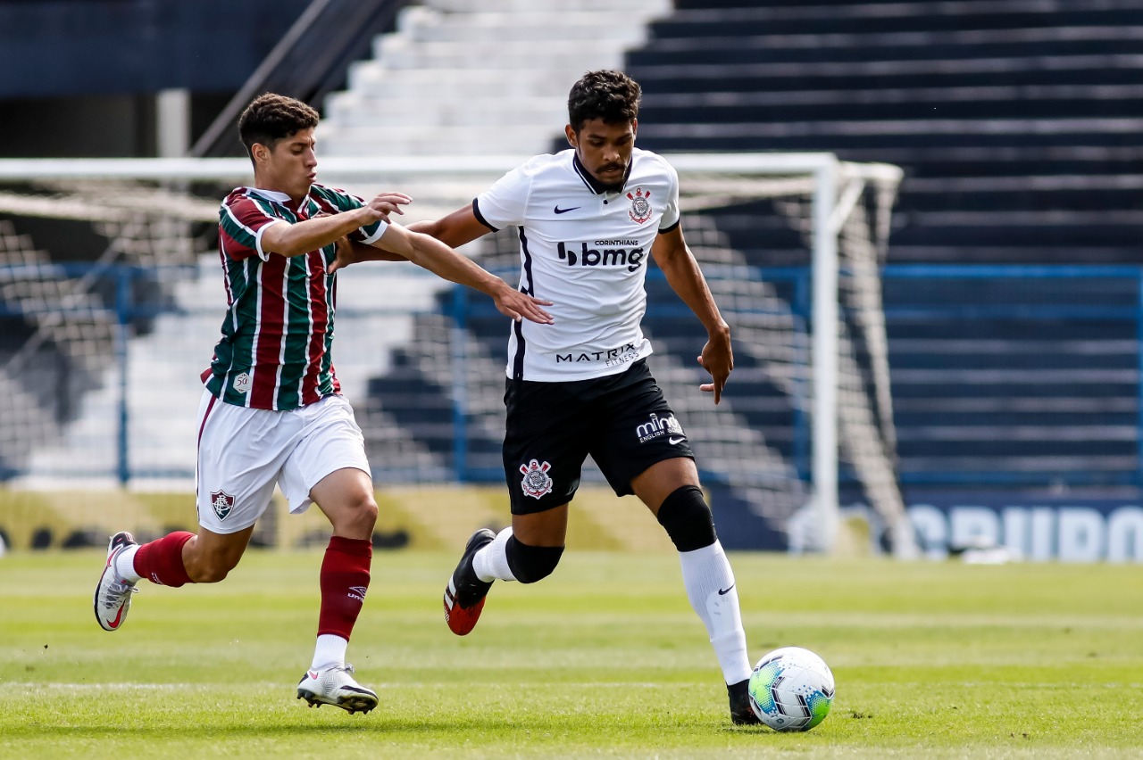 Corinthians derrota Fluminense e retoma liderança do Brasileirão sub-20