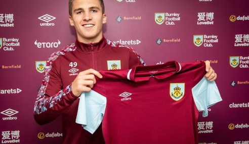 Burnley-ING contrata dois jovens do Manchester United-ING
