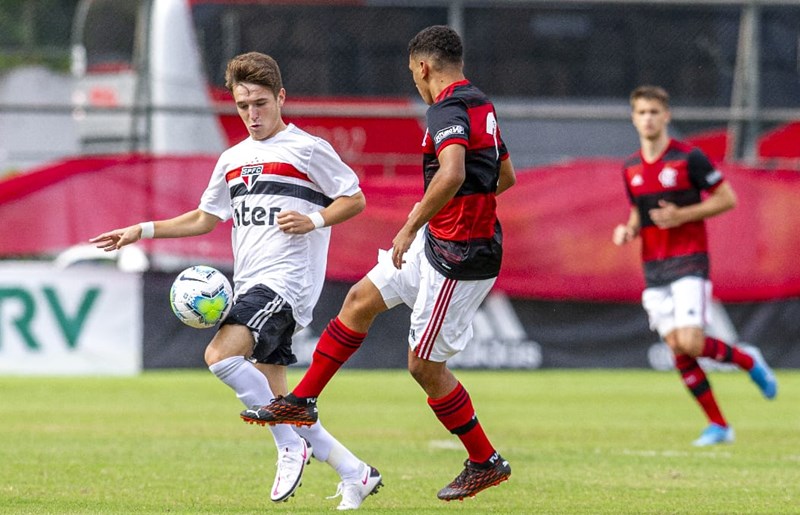 São Paulo vence Flamengo no Rio e se classifica por antecipação no Brasileiro sub-17