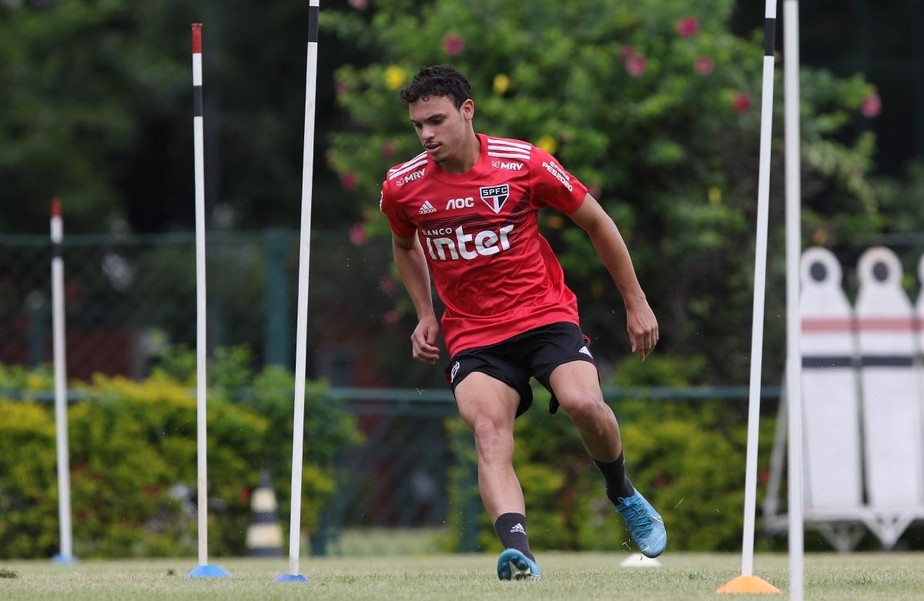 Atlético-GO anuncia atacante do São Paulo por empréstimo