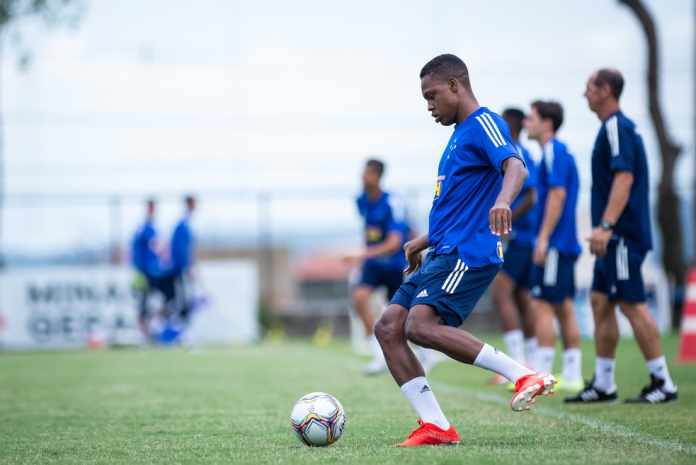 Fluminense fecha com atacante afastado do Cruzeiro por indisciplina