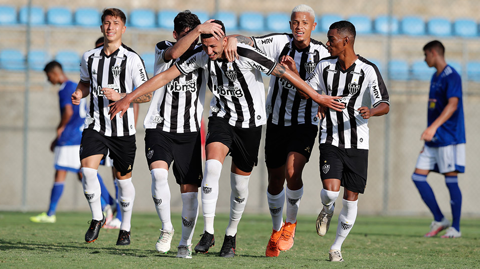 Atlético-MG derrota Cruzeiro e fecha primeira fase na liderança do Brasileirão Sub-20