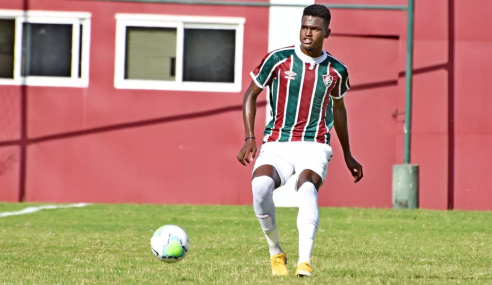 Fluminense contrata zagueiro do sub-20 em definitivo
