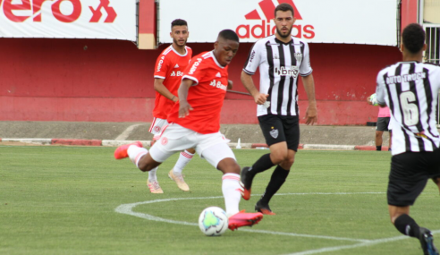Dupla decide, Atlético-MG vence Internacional e garante vaga nas quartas do Brasileirão Sub-20