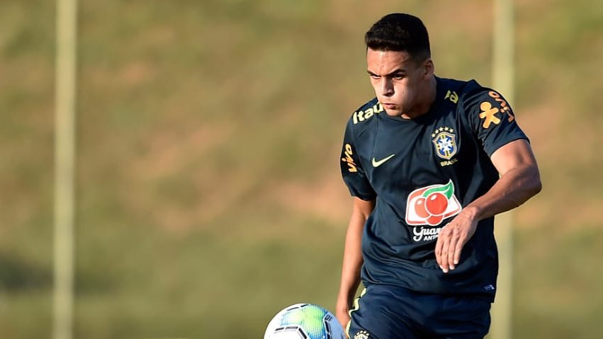 Zagueiro da Seleção Brasileira assina primeiro vínculo profissional com o Santos