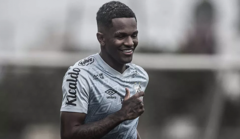 Santos renova com atacante Renyer, recuperado de lesão