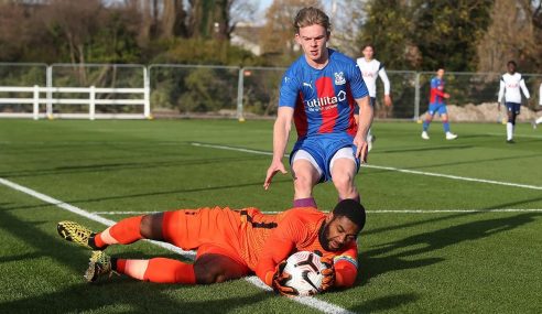 Tottenham goleia fora de casa e assume vice-liderança no Inglês Sub-18