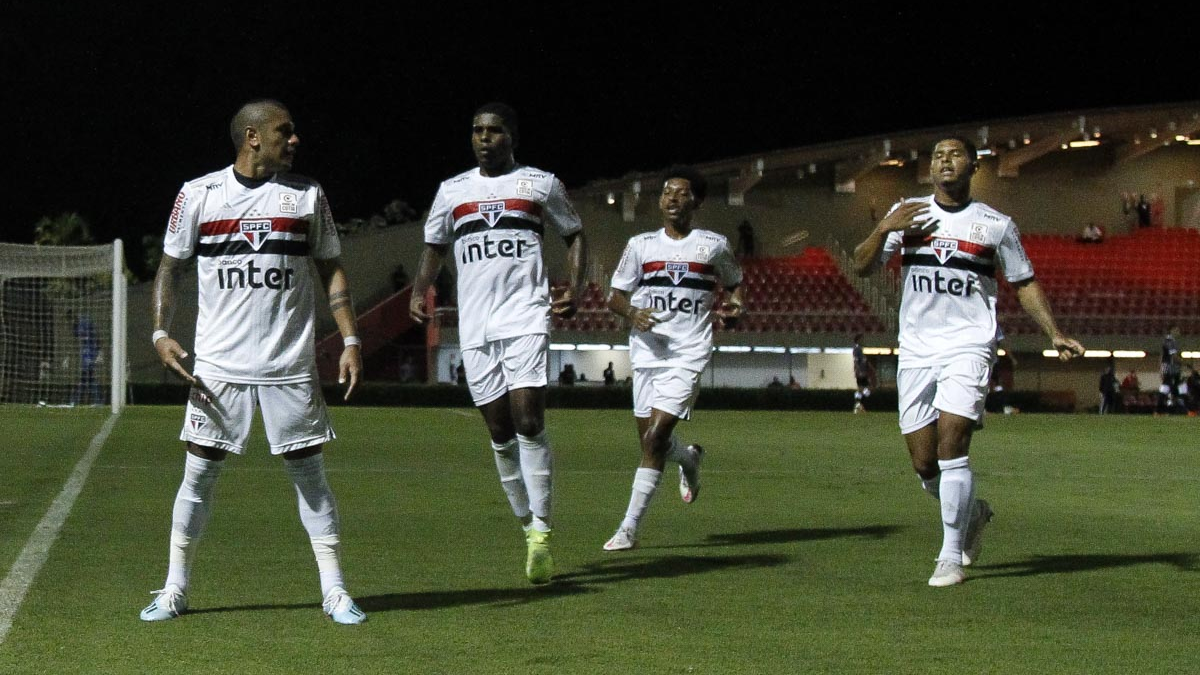 São Paulo vence, volta ao G-8 e tira Corinthians da liderança do Brasileirão Sub-20