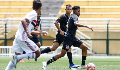 Corinthians renova com volante do sub-20