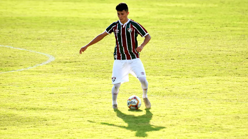 Fluminense renova empréstimo de dois jovens da base