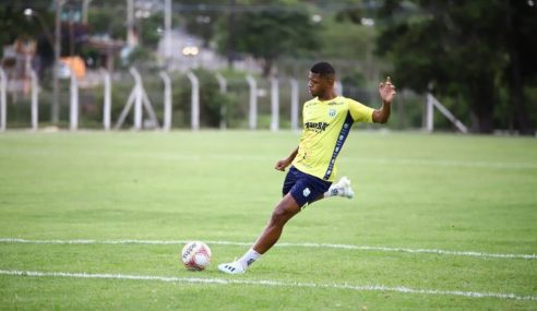 Caldense fecha com centroavante de 21 anos que atuava pelo Maringá