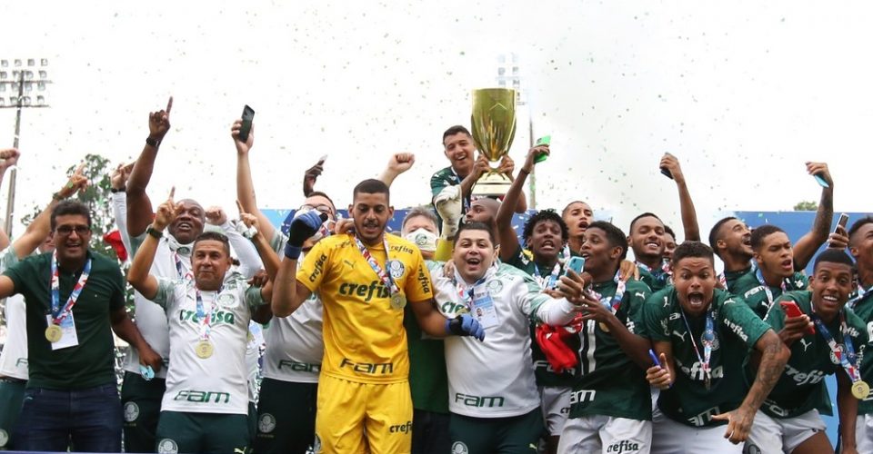 É tetra! Goleiro reserva brilha nos pênaltis, Palmeiras bate Corinthians e conquista Paulistão Sub-20