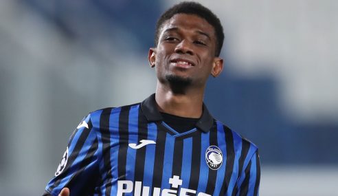 Manchester United-ING confirma chegada de atacante de 18 anos