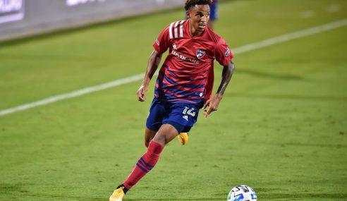 Lateral de 19 anos deve chegar à Juventus-ITA
