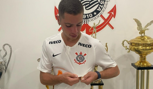 Corinthians renova com lateral-esquerdo do time sub-23