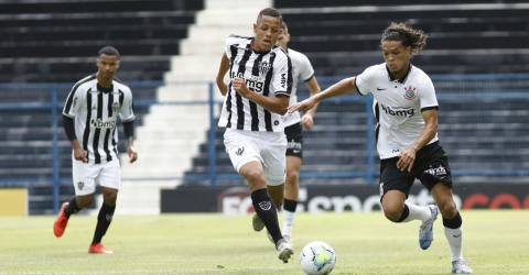 Atlético-MG marca no fim e empata com o Corinthians pelas semifinais do Brasileirão Sub-20