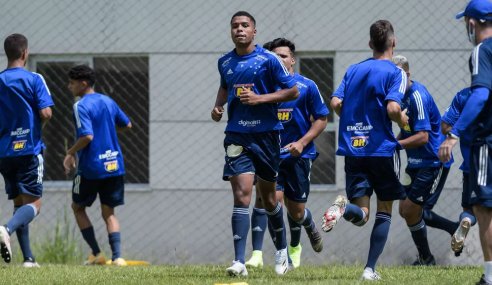 Com 44 atletas, Cruzeiro retoma treinos do sub-20; clube pode sofrer com contratos irregulares