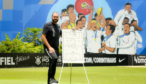 Corinthians anuncia ex-meia Danilo como técnico do sub-23