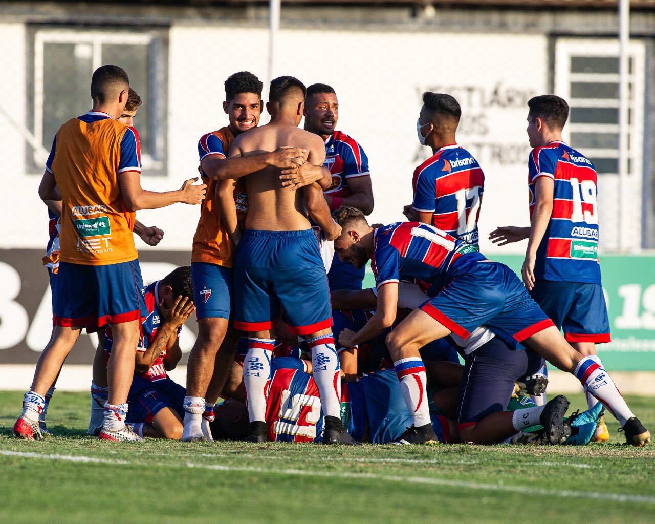 Fortaleza elimina Ceará nos pênaltis e vai à final do Estadual Sub-17