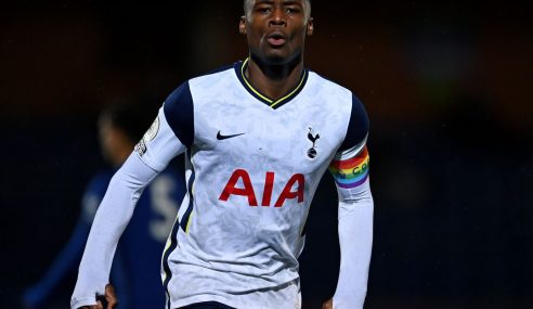 Tottenham-ING empresta lateral ao Cambridge United-ING