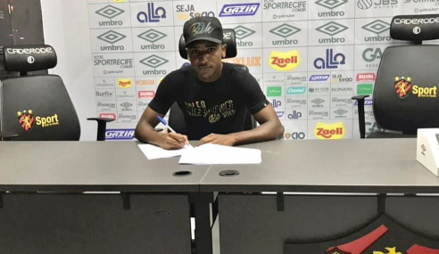 Meia assina primeiro contrato profissional com o Sport