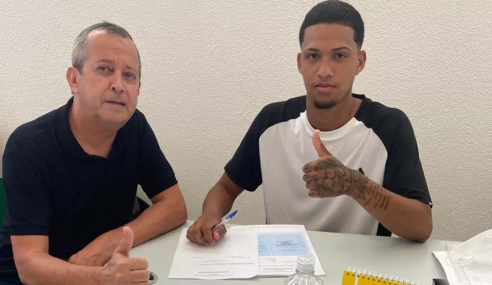 Atacante que fez sua estreia no profissional renova com o Fluminense