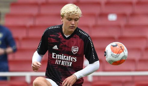 Meia de 20 anos é emprestado pelo Arsenal-ING ao Charlton-ING