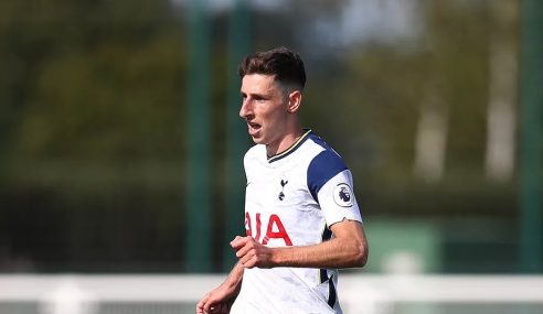 Tottenham-ING manda meia para o Stevenage-ING por empréstimo
