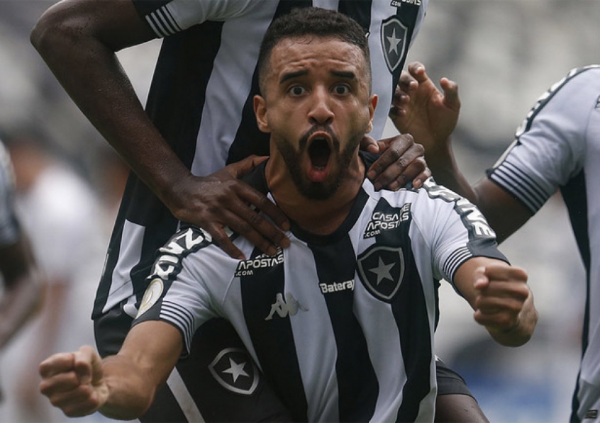 Botafogo anuncia saída de volante destaque da temporada de 2020