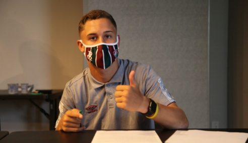 Depois de estreia, Arthur assina primeiro contrato profissional com o Fluminense