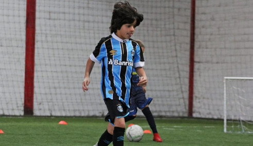 Versátil e cobiçado, Enzo Melo surge como um dos grandes talentos da base do Grêmio