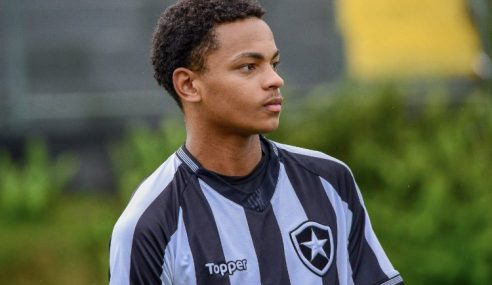 Jhonnatha comemora primeiro gol pelo sub-20 do Botafogo
