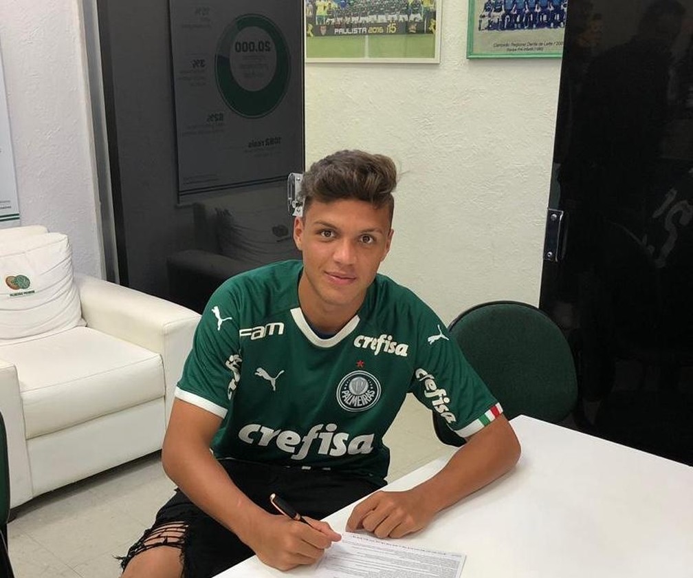 Daniel Melo deixa o Palmeiras