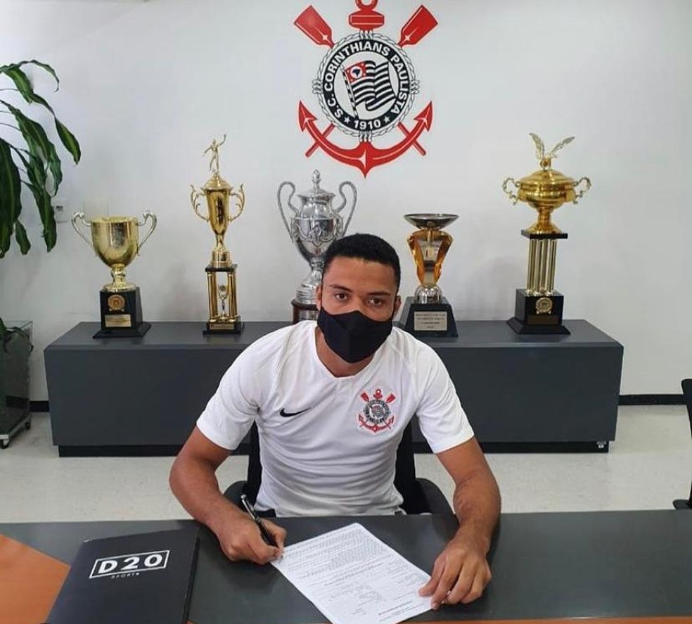 Volante agrada e Corinthians anuncia sua contratação em definitivo