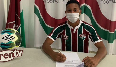 Fluminense assina contrato profissional com mais uma promessa do sub-17