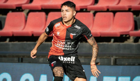Meia argentino de 18 anos entra na mira do Flamengo
