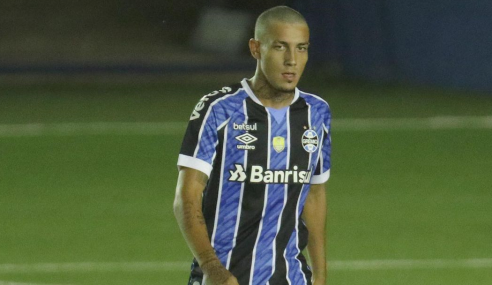 Grêmio abre negociações para renovar com volante da base