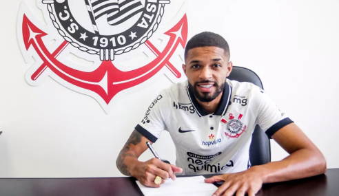 Corinthians renova com Vitinho até 2024